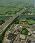 805868 Luchtfoto van de Galecopperbrug in de A12 over het Amsterdam-Rijnkanaal met rechts een deel van het ...